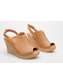 Sandały na koturnie