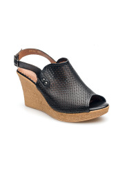 Sandały damskie na koturnie czarne skórzane ażurowe