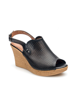 Sandały damskie na koturnie czarne skórzane ażurowe