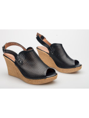 Sandały damskie na koturnie czarne skórzane ażurowe