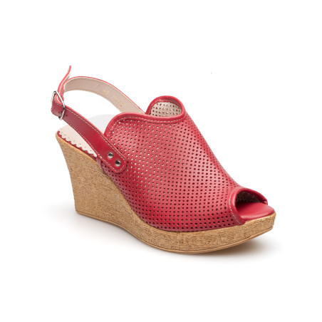 Sandały damskie na koturnie czerwone skórzane ażurowe