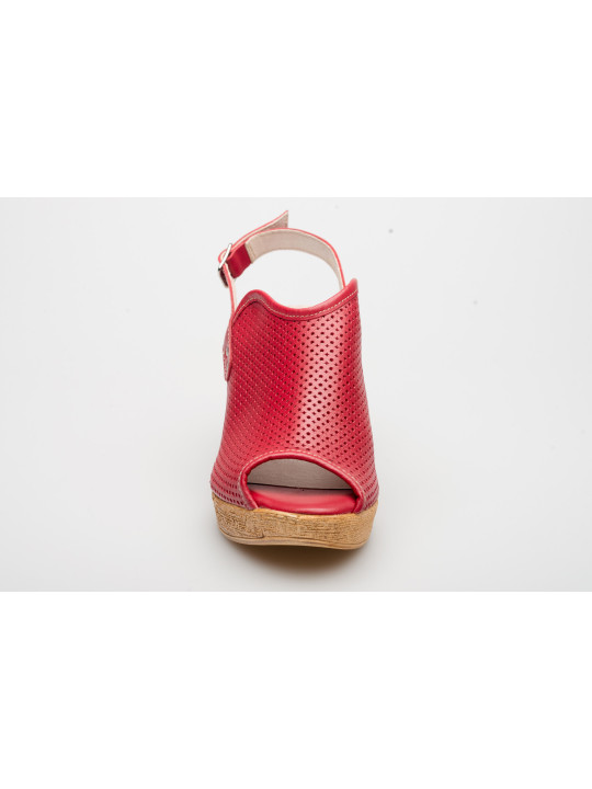 Sandały damskie na koturnie czerwone skórzane ażurowe