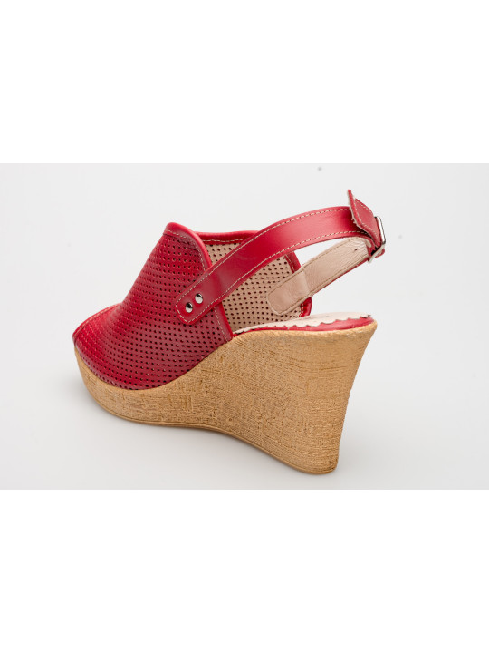 Sandały damskie na koturnie czerwone skórzane ażurowe