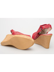 Sandały damskie na koturnie czerwone skórzane ażurowe