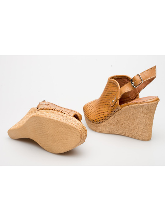 Sandały damskie na koturnie brązowe skórzane ażurowe