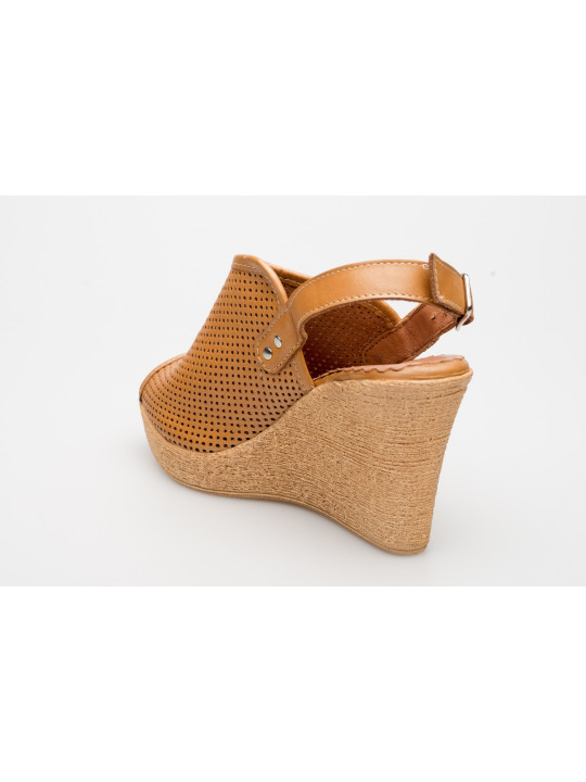 Sandały damskie na koturnie brązowe skórzane ażurowe