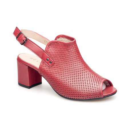Sandały damskie na koturnie czerwone skórzane ażurowe
