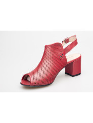 Sandały damskie na koturnie czerwone skórzane ażurowe