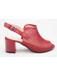 Sandały damskie na koturnie czerwone skórzane ażurowe