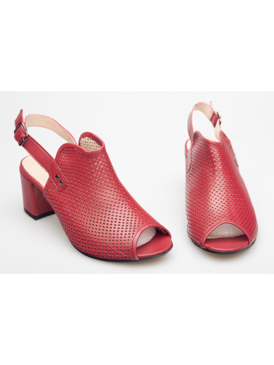 Sandały damskie na koturnie czerwone skórzane ażurowe