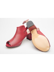 Sandały damskie na koturnie czerwone skórzane ażurowe