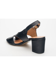 Sandały na słupku skórzane czarne odkryty palec