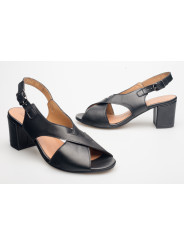 Sandały na słupku skórzane czarne odkryty palec