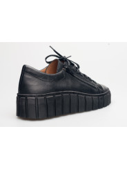 Półbuty damskie skórzane sznurowane sneakersy czarne Produkt Polski