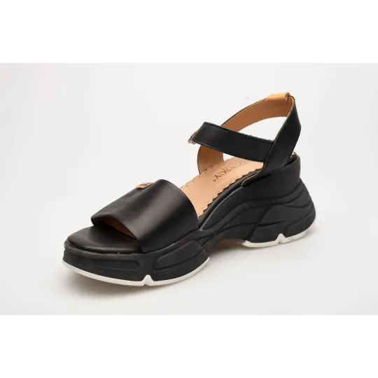 Sandały na grubej wysokiej podeszwie skórzane czarne PRODUKT POLSKI