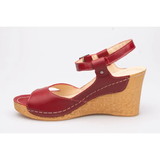 Sandały na koturnie odkryta pięta palce skórzane czerwone PRODUKT POLSKI