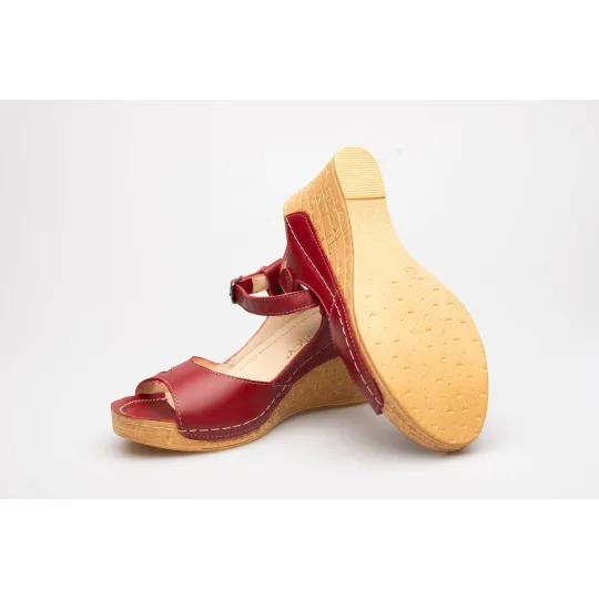 Sandały na koturnie odkryta pięta palce skórzane czerwone PRODUKT POLSKI