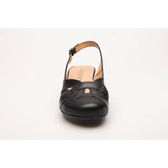 Sandały na koturnie zakryte palce skórzane czarne PRODUKT POLSKI
