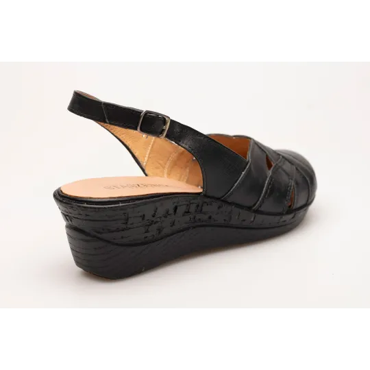 Sandały na koturnie zakryte palce skórzane czarne PRODUKT POLSKI