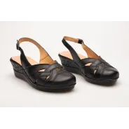 Sandały na koturnie zakryte palce skórzane czarne PRODUKT POLSKI