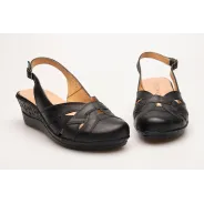 Sandały na koturnie zakryte palce skórzane czarne PRODUKT POLSKI