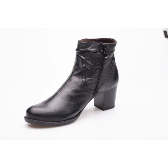 Botki damskie ocieplane na obcasie słupek czarne skózrane Produkt Polski Botki damskie ocieplane na obcasie słupek czarne skózrane Produkt Polski