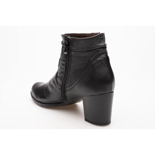 Botki damskie ocieplane na obcasie słupek czarne skózrane Produkt Polski Botki damskie ocieplane na obcasie słupek czarne skózrane Produkt Polski