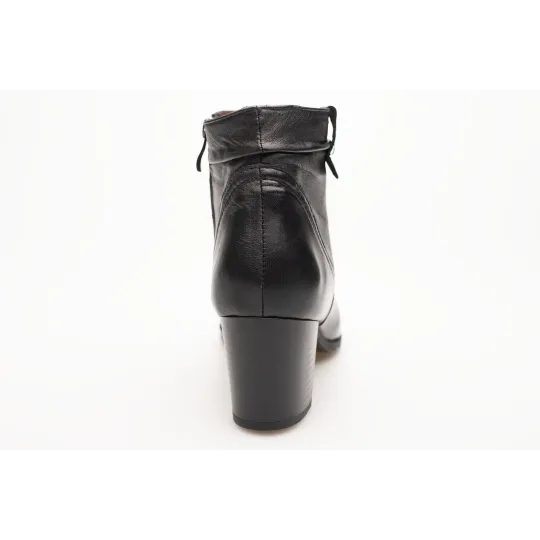 Botki damskie ocieplane na obcasie słupek czarne skórzane Produkt Polski