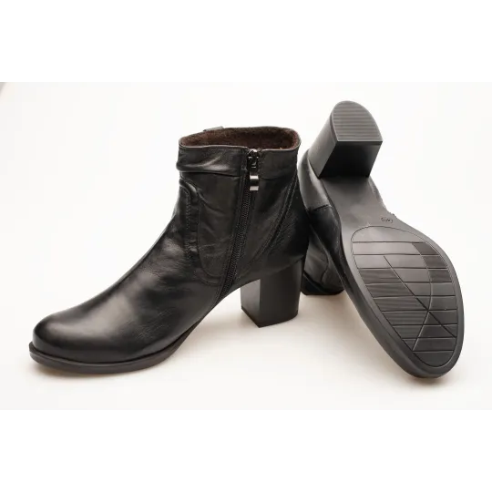 Botki damskie ocieplane na obcasie słupek czarne skózrane Produkt Polski Botki damskie ocieplane na obcasie słupek czarne skózrane Produkt Polski