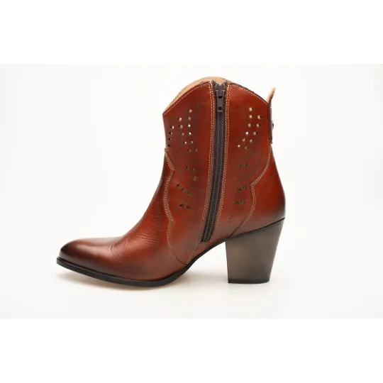 Botki damskie ażurowe brązowe skórzane obcas słupek Produkt Polski Botki damskie ażurowe brązowe skórzane obcas słupek Produkt Polski