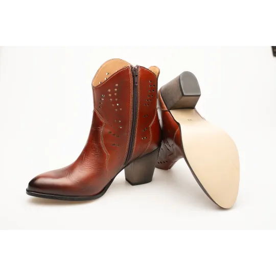 Botki damskie ażurowe brązowe skórzane obcas słupek Produkt Polski Botki damskie ażurowe brązowe skórzane obcas słupek Produkt Polski