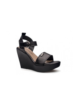 Sandały na wysokiej koturnie