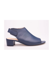 Sandały damskie skórzane na niskim słupku zabudowane granatowe