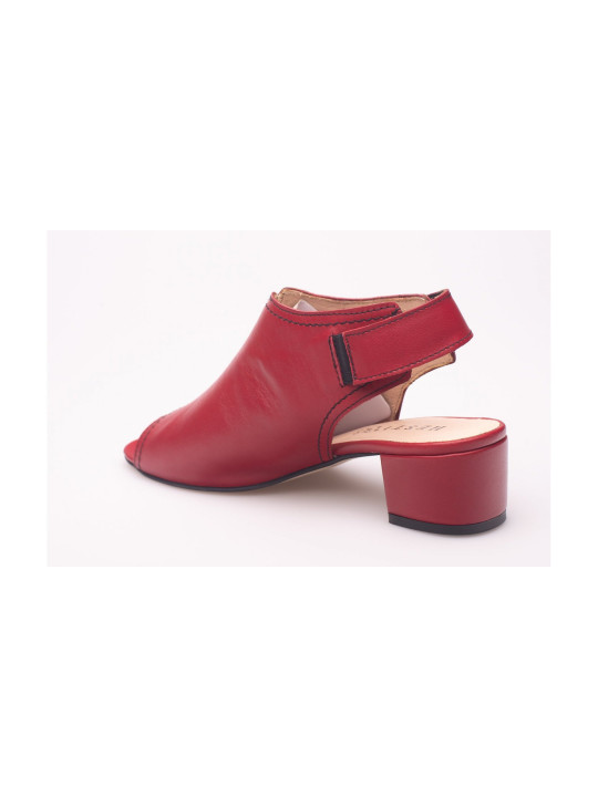 Sandały damskie skórzane na niskim słupku zabudowane czerwone